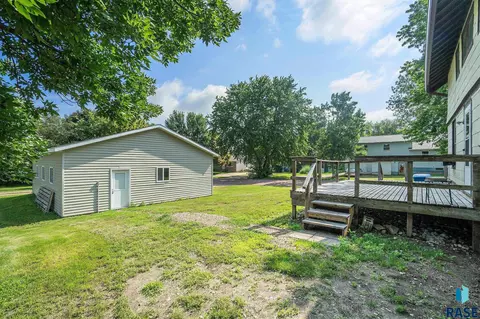 420 SE 4th St, Madison, SD 57042 photo 5