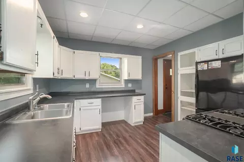 420 SE 4th St, Madison, SD 57042 photo 16