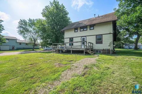 420 SE 4th St, Madison, SD 57042 photo 6