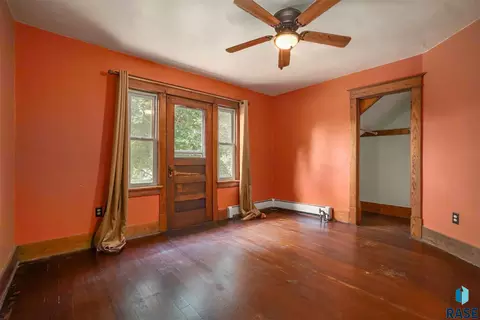 420 SE 4th St, Madison, SD 57042 photo 18