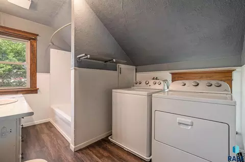 420 SE 4th St, Madison, SD 57042 photo 25