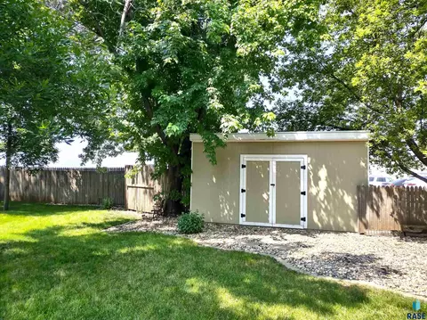 517 E 3rd St, Miller, SD 57362 photo 49