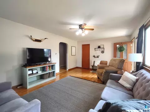 517 E 3rd St, Miller, SD 57362 photo 3