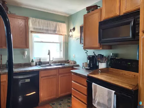 517 E 3rd St, Miller, SD 57362 photo 13