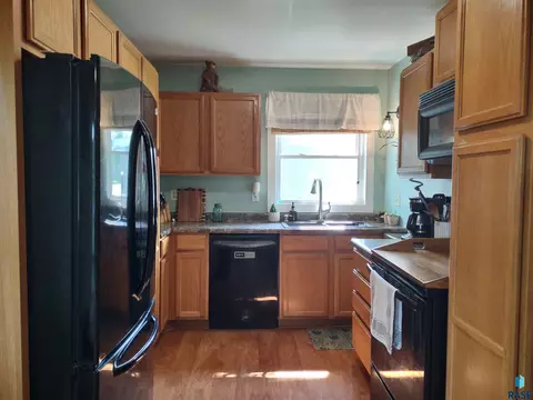 517 E 3rd St, Miller, SD 57362 photo 10