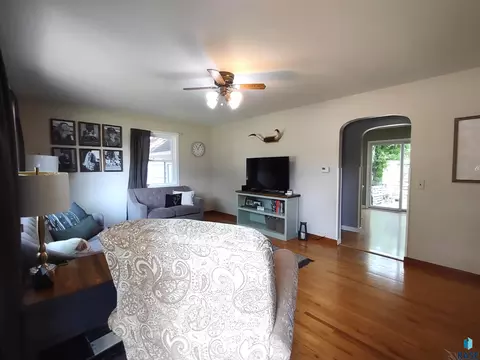 517 E 3rd St, Miller, SD 57362 photo 2