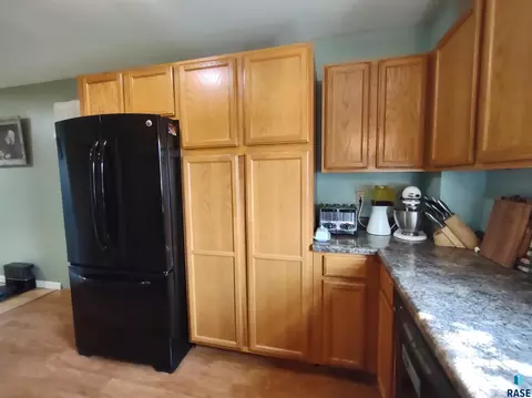 517 E 3rd St, Miller, SD 57362 photo 12