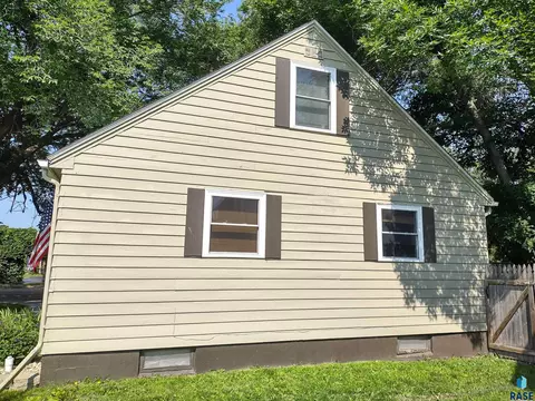 517 E 3rd St, Miller, SD 57362 photo 54