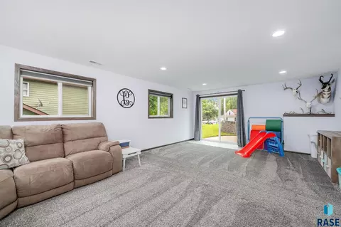 105 E 6th St, Dell Rapids, SD 57022 photo 19