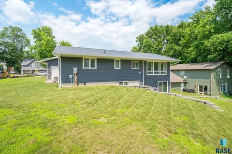 105 E 6th St, Dell Rapids, SD 57022 photo 27