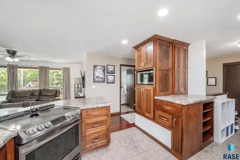 105 E 6th St, Dell Rapids, SD 57022 photo 7