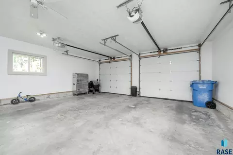 105 E 6th St, Dell Rapids, SD 57022 photo 25
