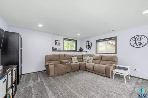 105 E 6th St, Dell Rapids, SD 57022 photo 18