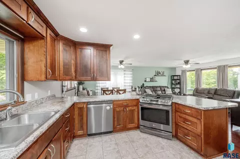 105 E 6th St, Dell Rapids, SD 57022 photo 2