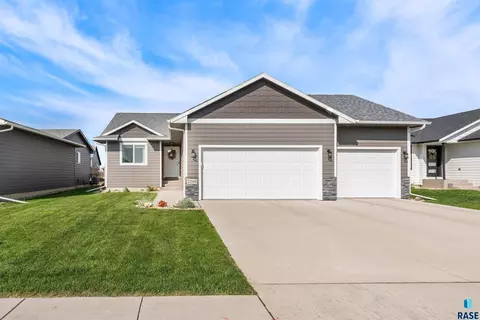 2209 S Creekview Ave, Sioux Falls, SD 57106