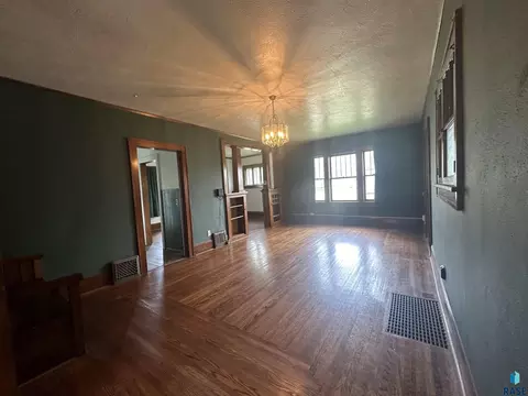 108 NW 4th St, Madison, SD 57042 photo 11