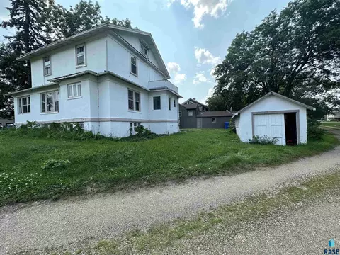 108 NW 4th St, Madison, SD 57042 photo 6