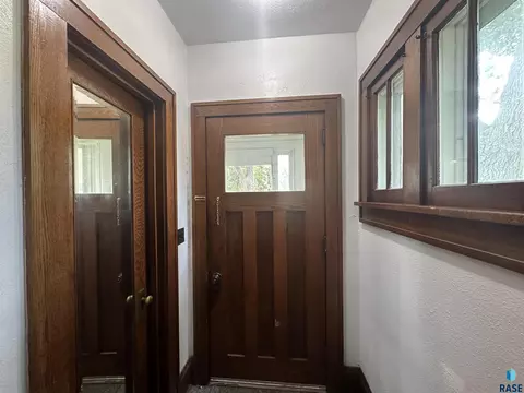 108 NW 4th St, Madison, SD 57042 photo 8
