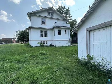108 NW 4th St, Madison, SD 57042 photo 5