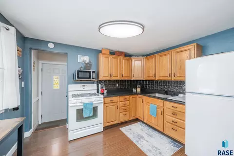 3408 E 15th St, Sioux Falls, SD 57103 photo 4