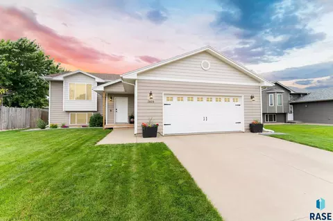 3809 S Villanova Ave, Sioux Falls, SD 57106