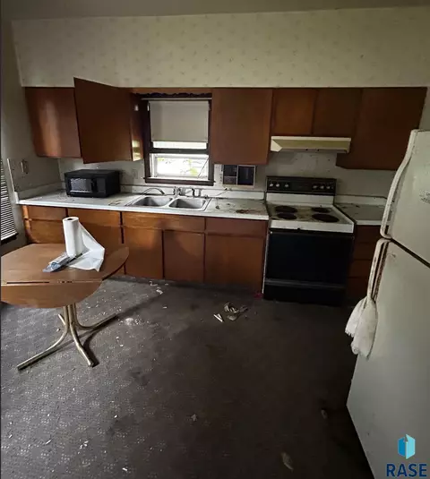 405 S Poplar St, Worthing, SD 57077 photo 2