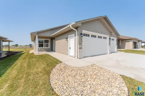917 S Brek Ave, Brandon, SD 57005 photo 1