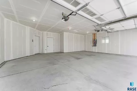 917 S Brek Ave, Brandon, SD 57005 photo 21