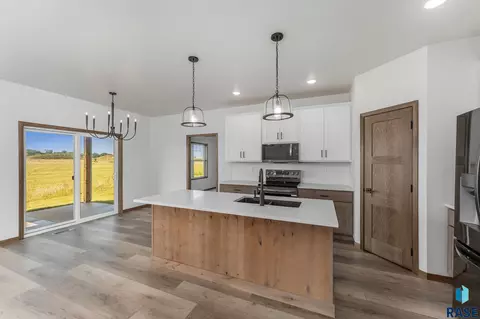 917 S Brek Ave, Brandon, SD 57005 photo 5