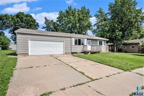 5600 S Landsdown Dr, Sioux Falls, SD 57106