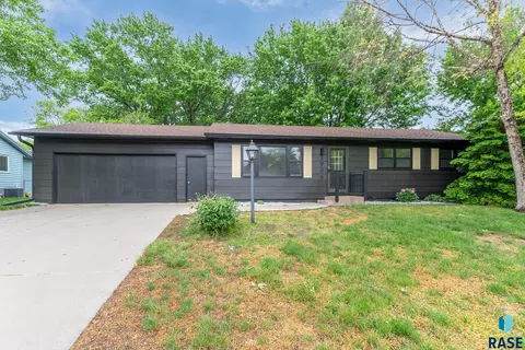 3905 S Fairhall Ave, Sioux Falls, SD 57106