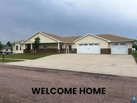 830 Carl Rd, Mitchell, SD 57301 photo 1