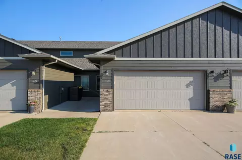 9422 W Broek Dr, Sioux Falls, SD 57106