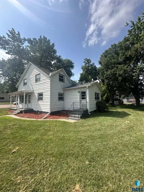 314 9th St, Springfield, SD 57062 photo 2