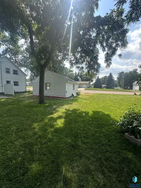 314 9th St, Springfield, SD 57062 photo 3