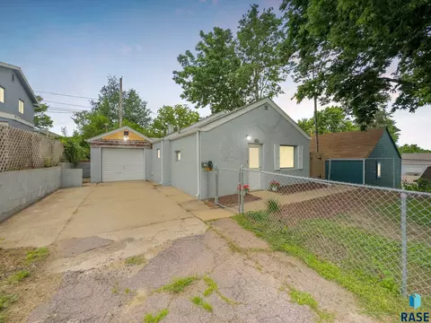 1105 S Van Eps Ave, Sioux Falls, SD 57105