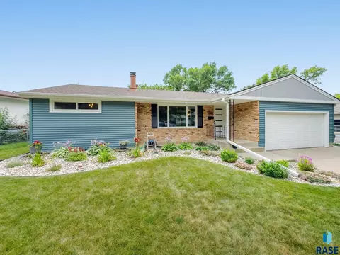 2209 E Allen Dr, Sioux Falls, SD 57103