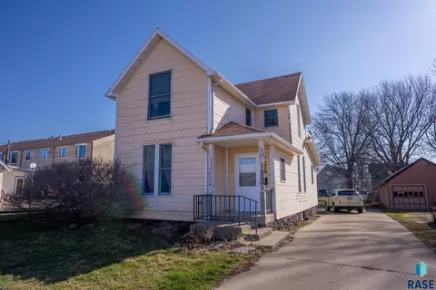 216 S Walts Ave, Sioux Falls, SD 57104