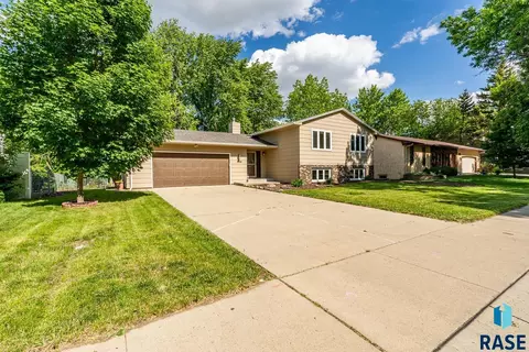 3004 S Valley View Rd, Sioux Falls, SD 57106