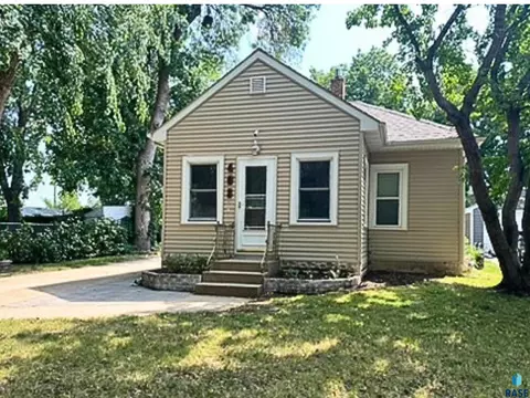 408 N Jessica Ave, Sioux Falls, SD 57103