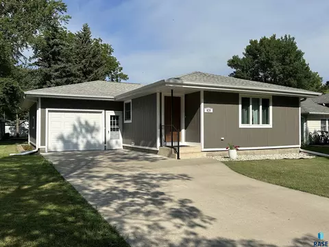 629 S Dewald St, Freeman, SD 57029 photo 1