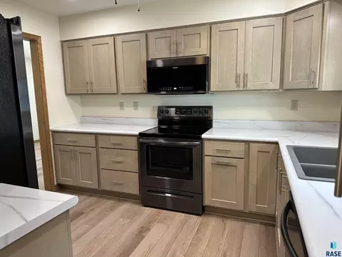 629 S Dewald St, Freeman, SD 57029 photo 18