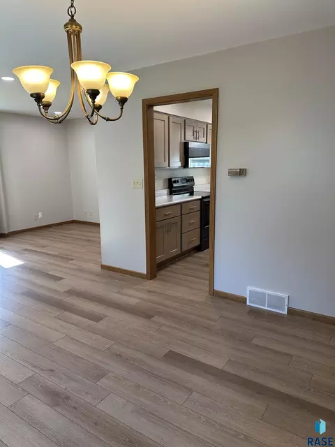 629 S Dewald St, Freeman, SD 57029 photo 13