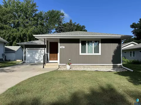 629 S Dewald St, Freeman, SD 57029 photo 3