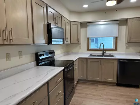 629 S Dewald St, Freeman, SD 57029 photo 14