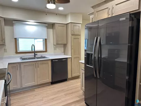 629 S Dewald St, Freeman, SD 57029 photo 15