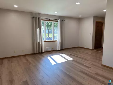 629 S Dewald St, Freeman, SD 57029 photo 10