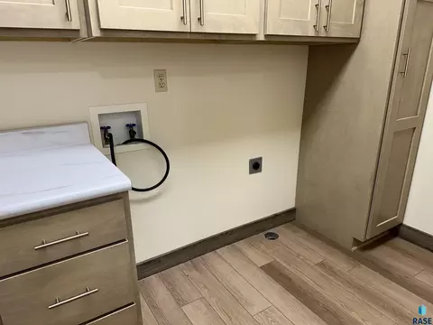 629 S Dewald St, Freeman, SD 57029 photo 23
