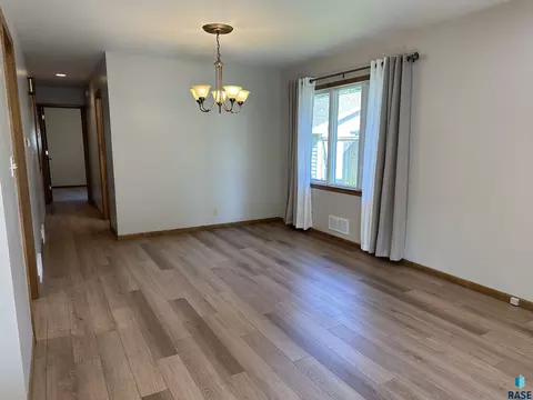 629 S Dewald St, Freeman, SD 57029 photo 11