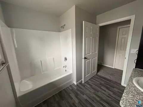 423 S Chicago Ave, Sioux Falls, SD 57103 photo 5